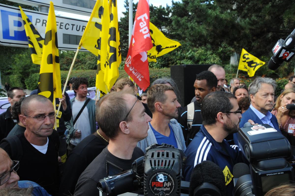 soutiens aux Postiers devant le Tribunal correctionnel de Nanterre