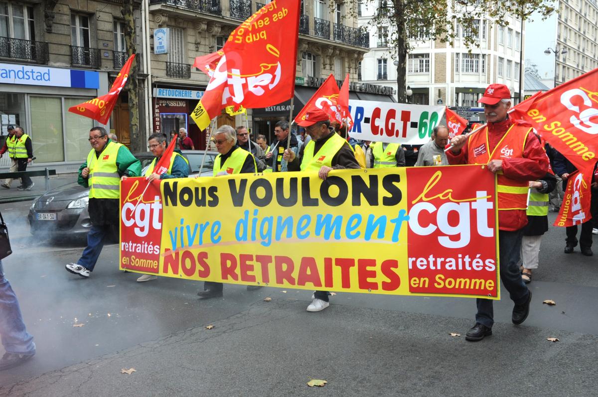 banderole Cgt retraités en Somme Nous voulons vivre dignement nos retraites