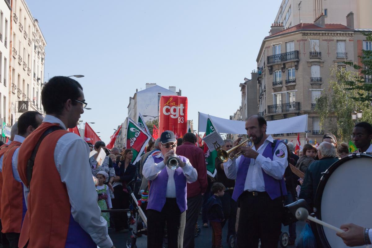 Fanfare à la manifestation pour la maternité des Lilas