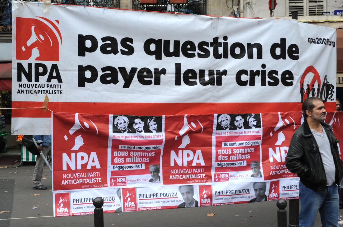 banderole Npa Pas question de payer leur crise