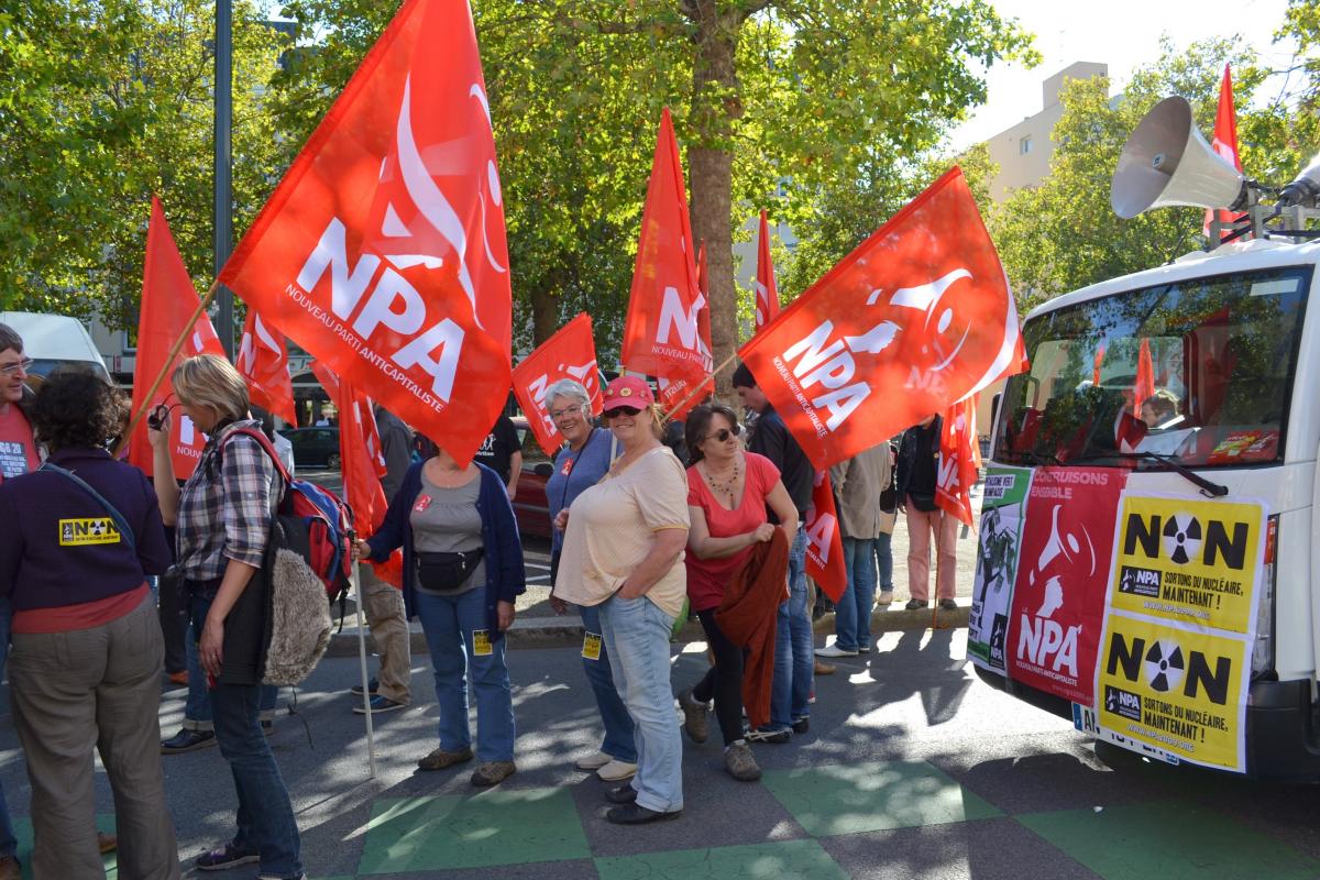 Groupe de personnes, cortège du NPA