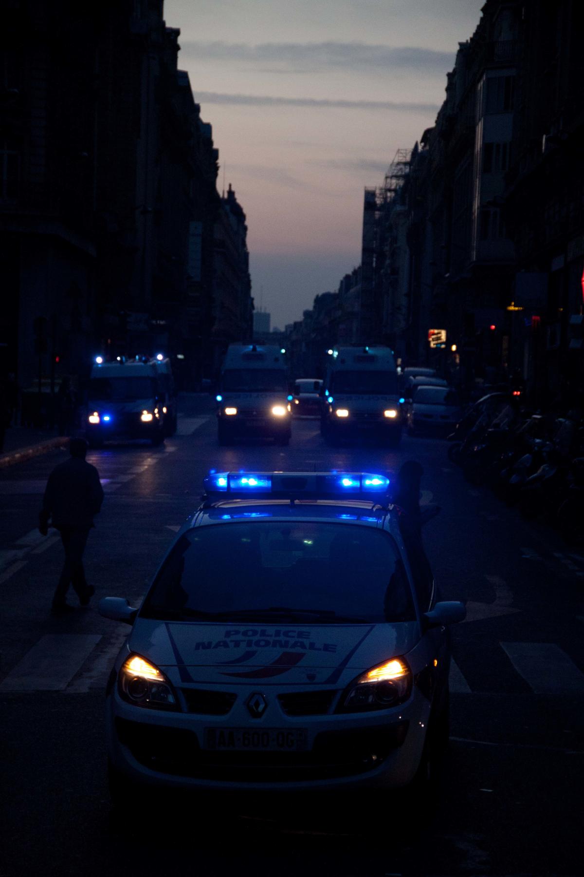 Voitures de police en fin de manif