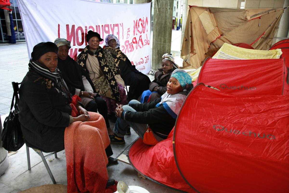 groupe de femmes expulsées du 76 Gabriel Péri sur le campement