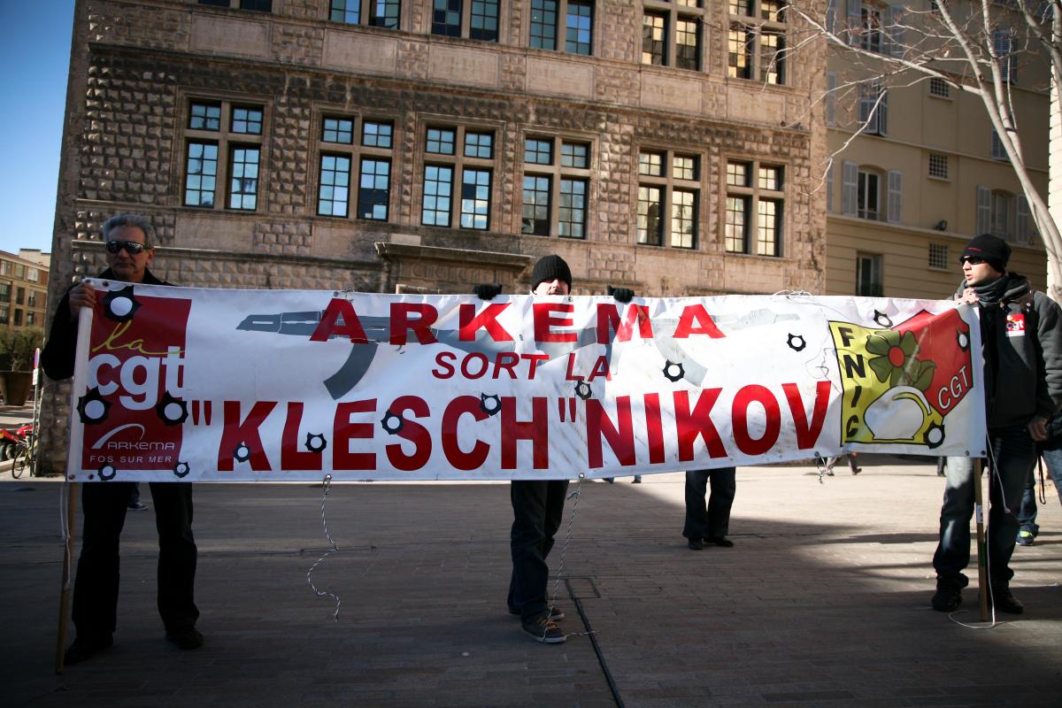 Banderole de la CGT Arkema.