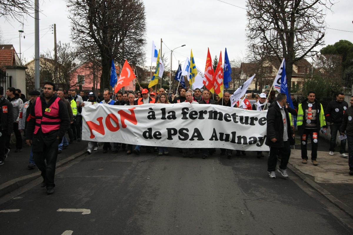 Le cortège dans la ville d'Aulnay