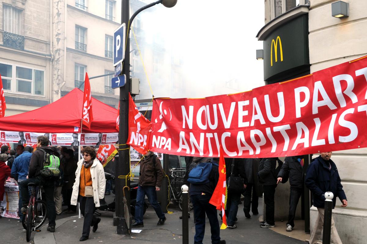 Point fixe du Npa à Paris journée d'action européenne