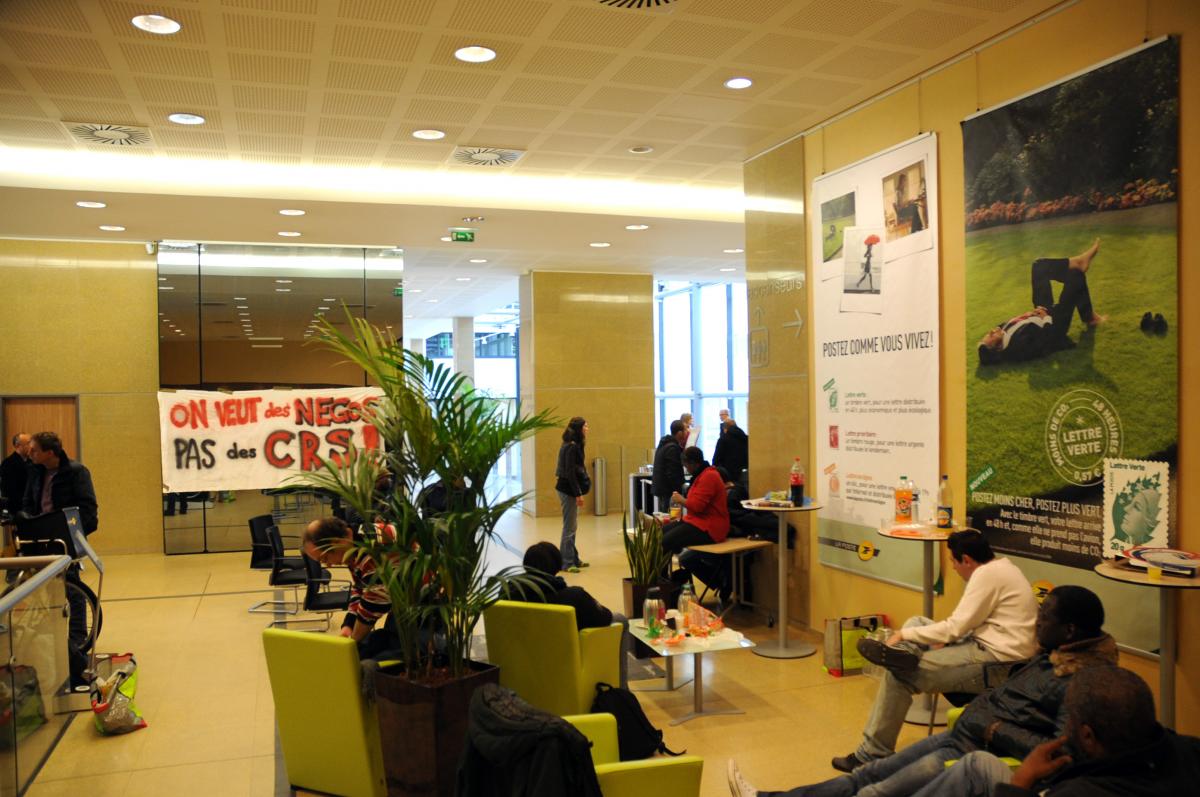 Occupation de la direction nationale de courrier de la Poste