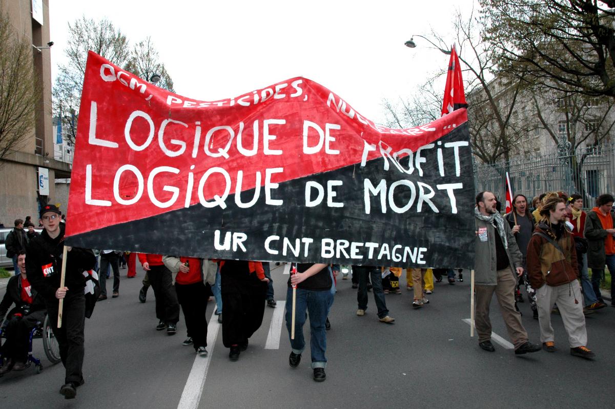 Banderole CNT Bretagne : logique de profit logique de mort