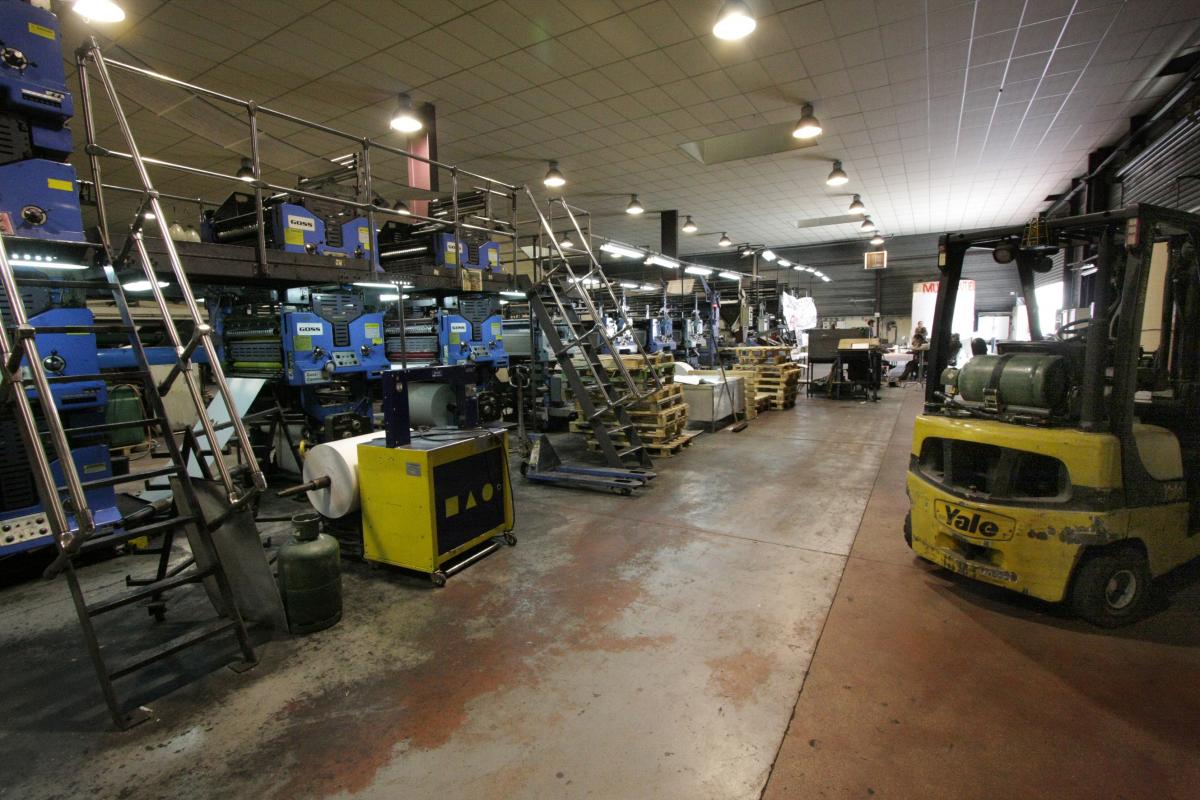 l'atelier avec les rotatives à l'arrêt