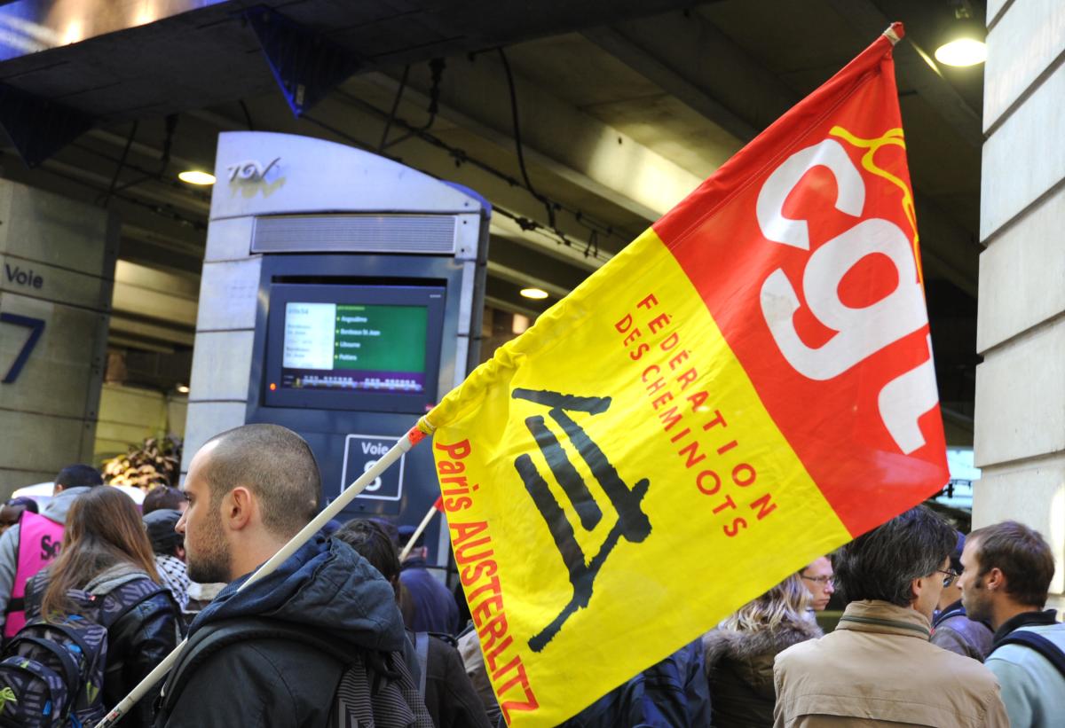 Acceuil des Ford par les cheminots Cgt gare Montparnasse