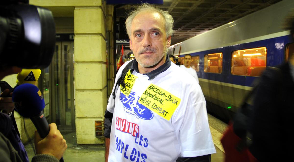 Intervention de Philippe Poutou à la presse télévisée en gare du Montparnasse