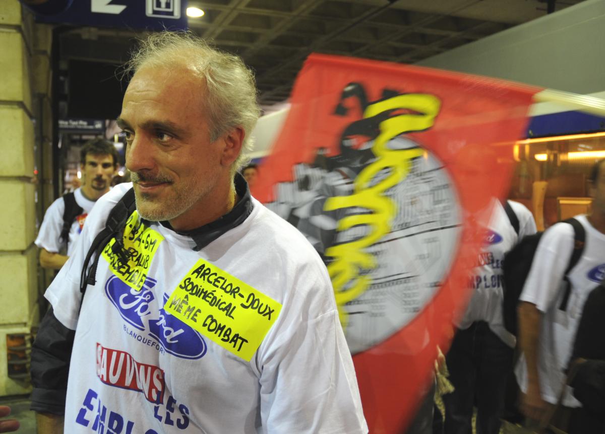 Intervention de Philippe Poutou à la presse télévisée en gare du Montparnasse