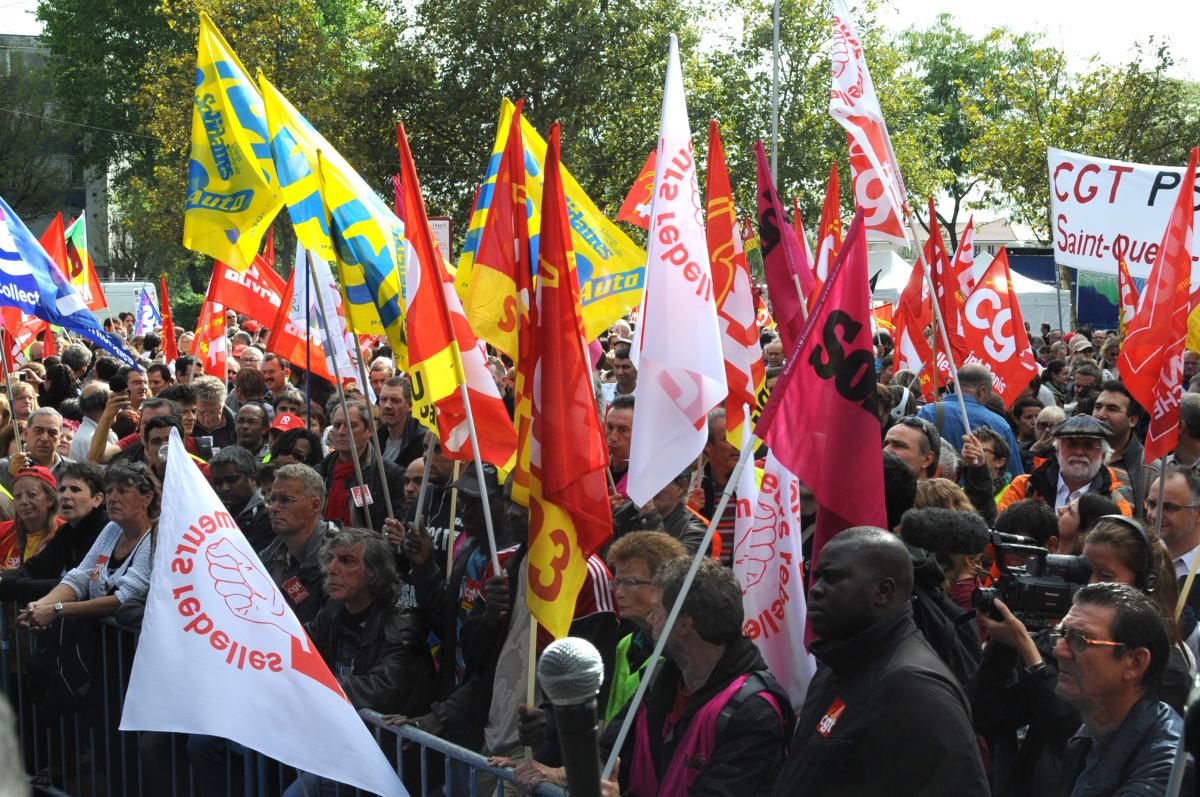 Rassemblement intersyndical contre les licenciements à PSA cité des 3000 Aulnay