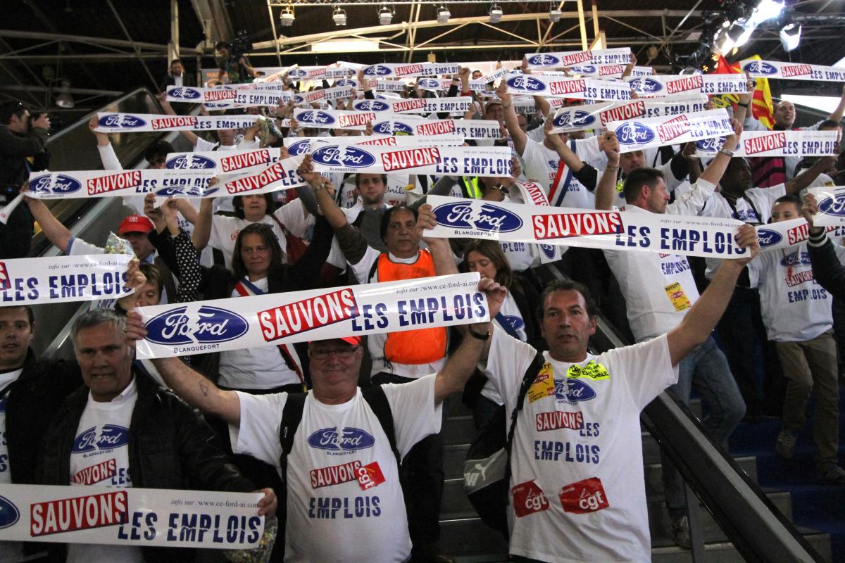 La descente des escaliers par les salariés de Ford
