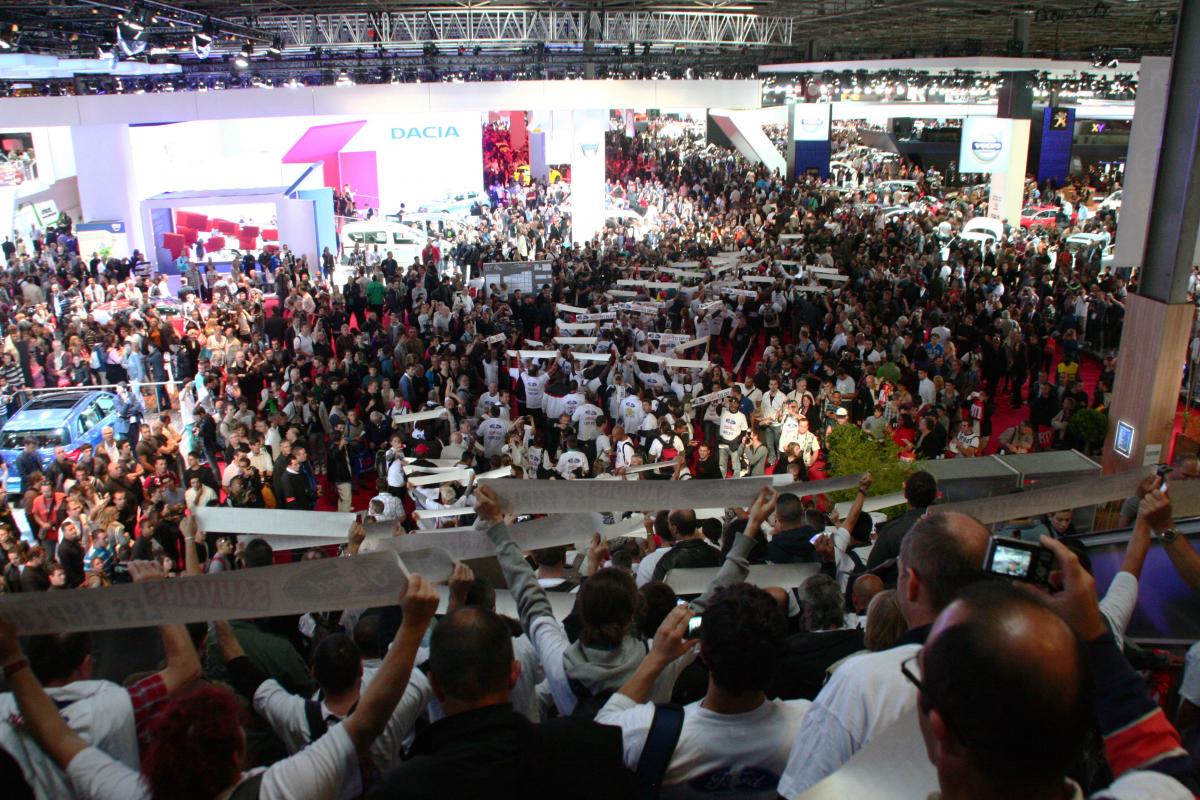 L'arrivée dans le hall du stand Ford
