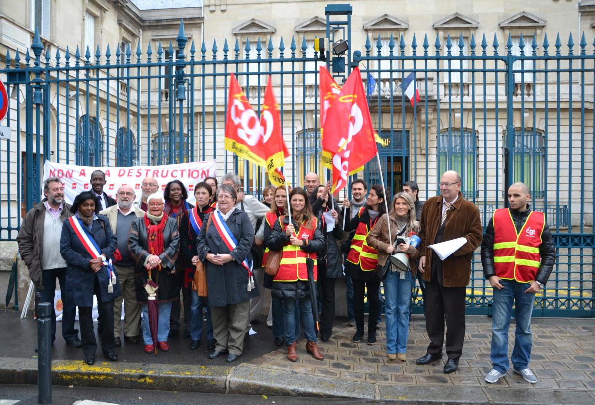 rassemblement des salariés de la Banque de France contre la fermeture de la succursale de Saint-Denis