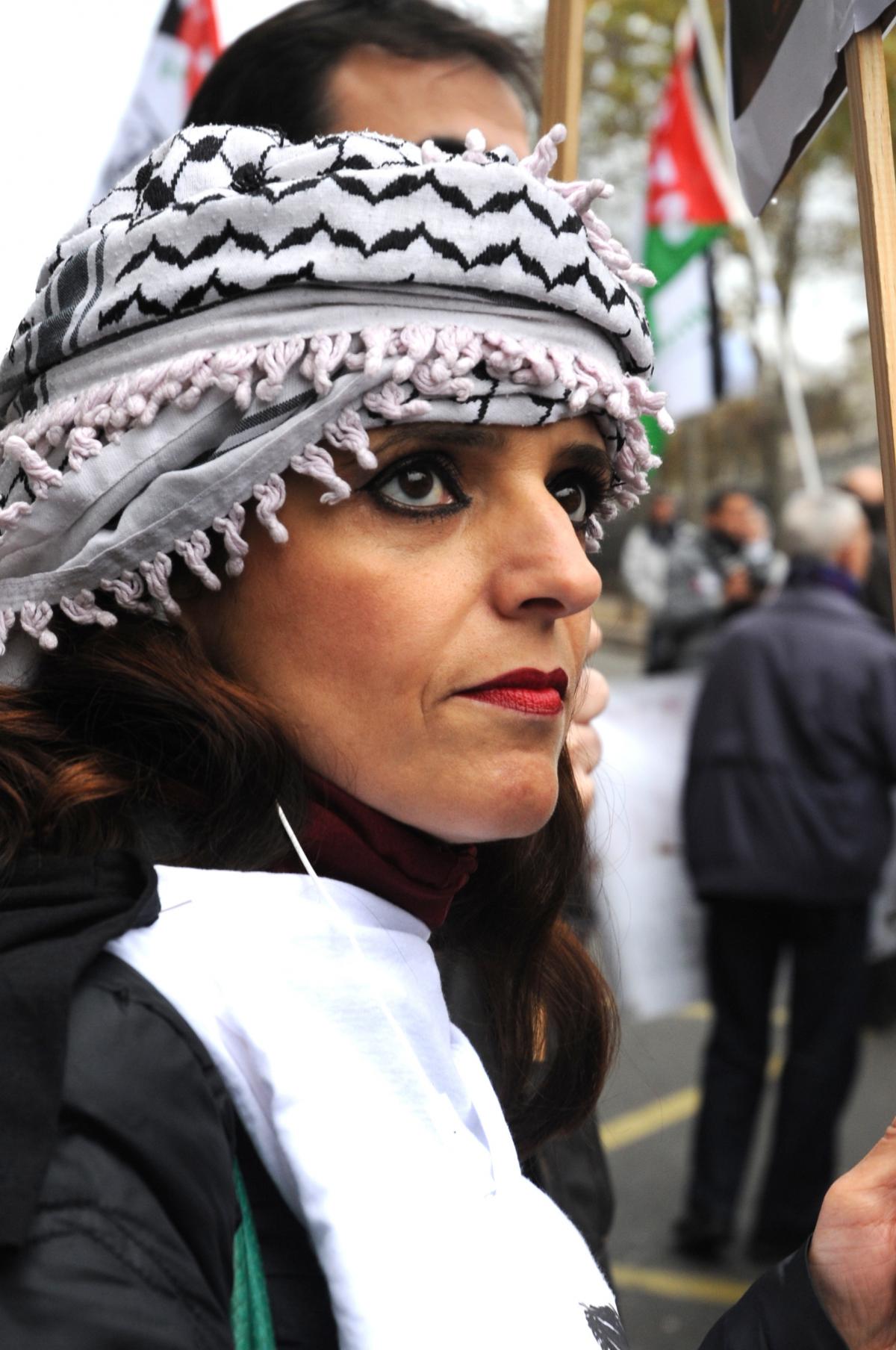 femme Halte aux agressions contre Gaza