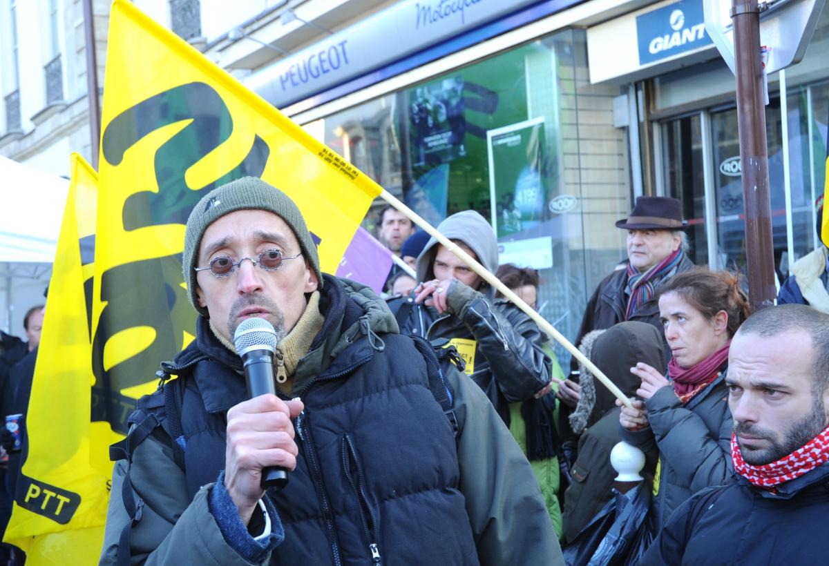 syndicalistes en soutien des Postiers 92 au tribunal de Versailles