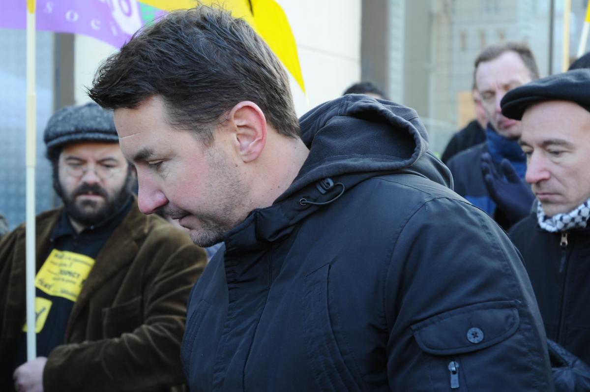 Olivier Besancenot devant le tribunal de Versailles