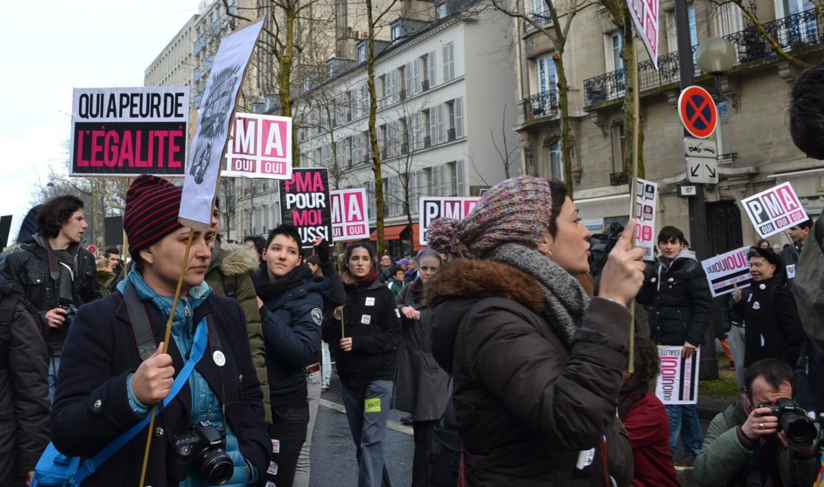Ronde des lesbiennes en colère
