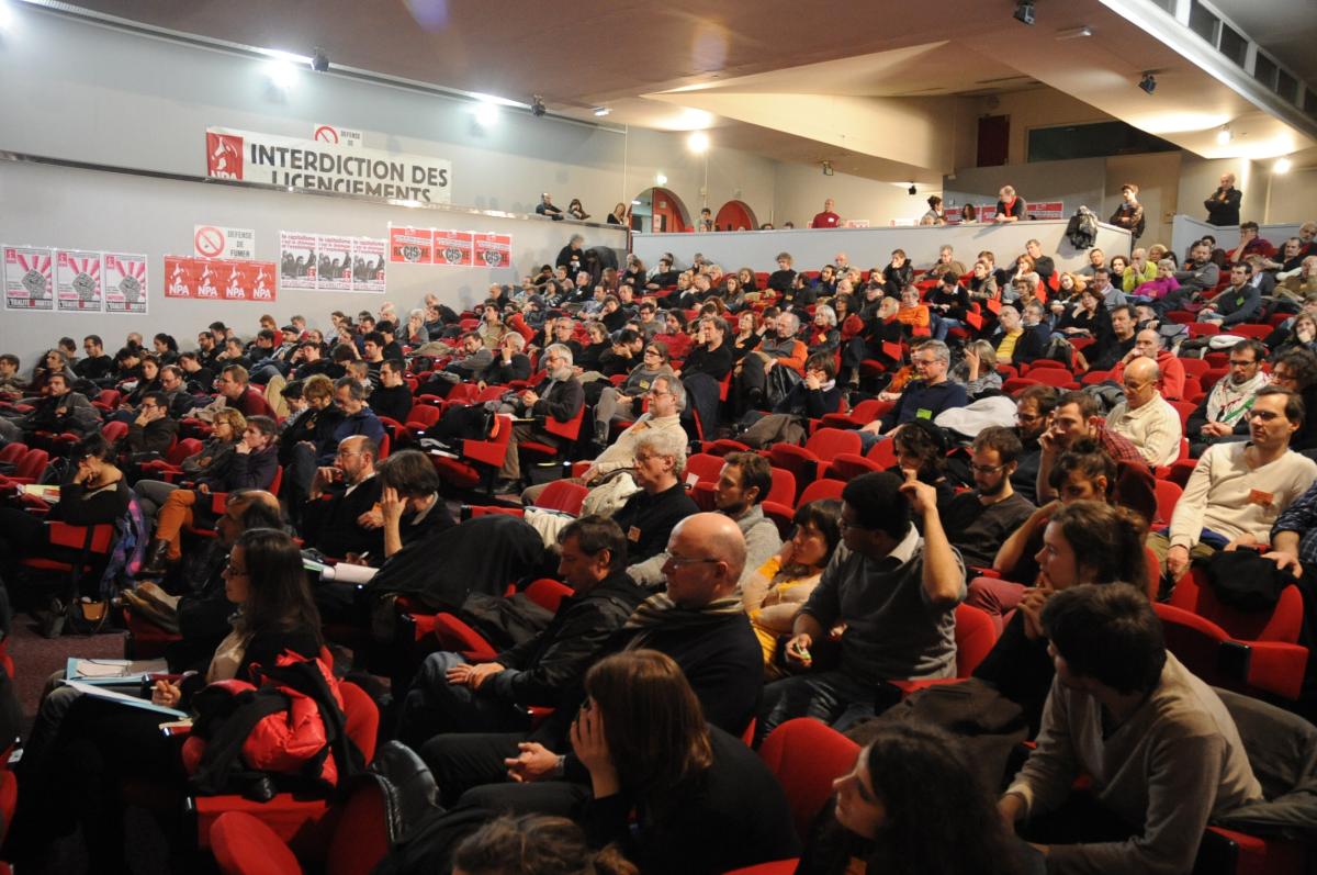 St Denis Salle au Deuxième Congrès du Npa photo publiée Revue mensuel de mars N°41