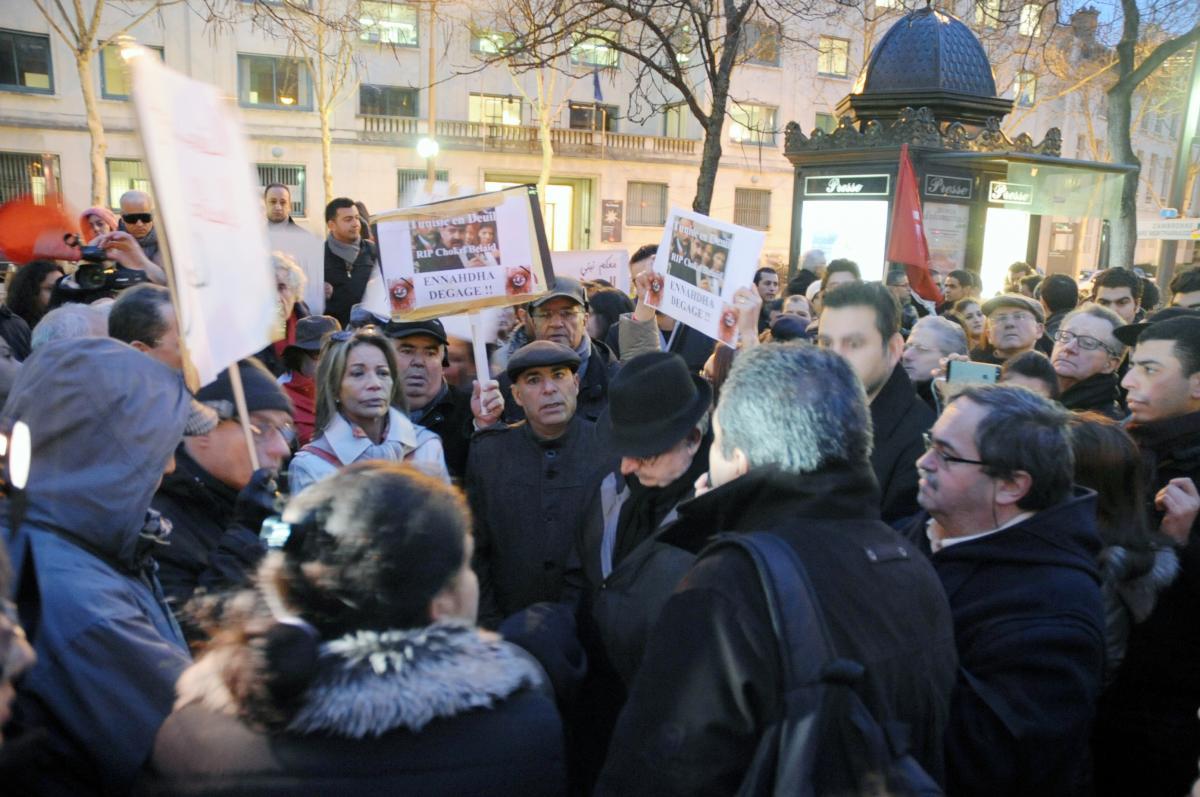 Prise de parole près de l'Ambassade de Tunisie