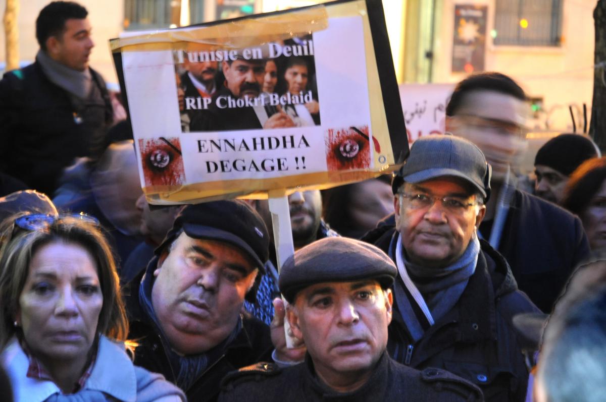 Affichette Tunisie en deuil Rip CHOKRI BELAÏD Hennahdha dégage
