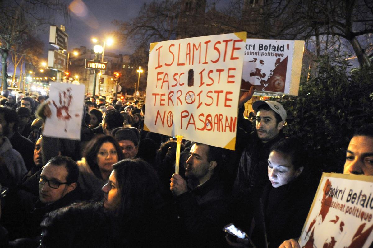 Mobilisation Paris nuit de lassassinat de CHOKRI BELAÏD du Parti des Patriotes Démocrates Unifiés (Watad)