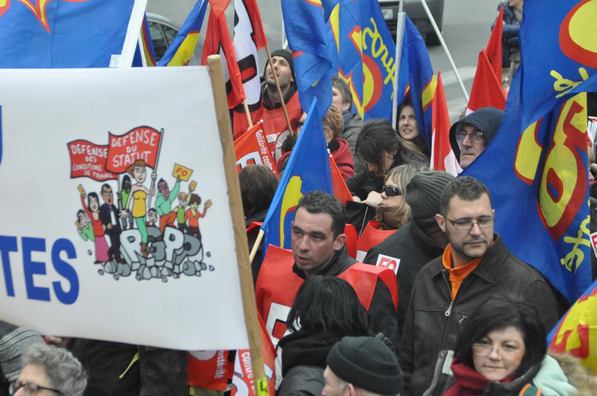 Drapeaux FO et banderole RGPP