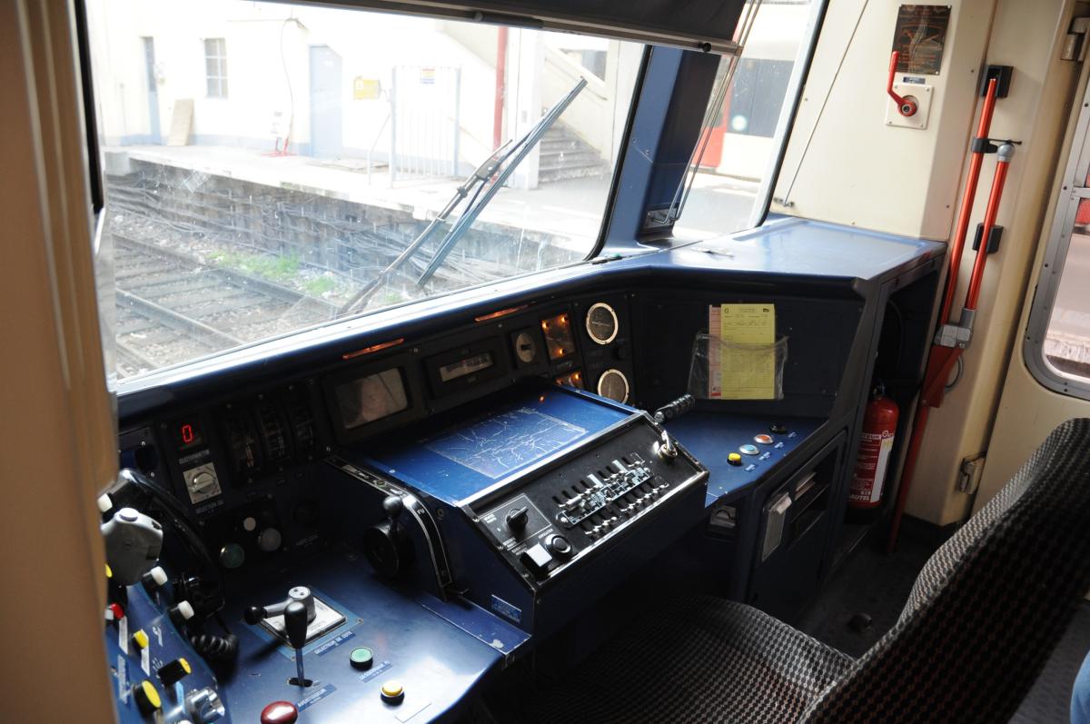 Train cabine de conduite Réseau Express Régional d'Île-de-France RE