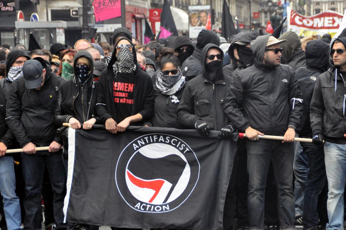 Drapeau action antifascite
