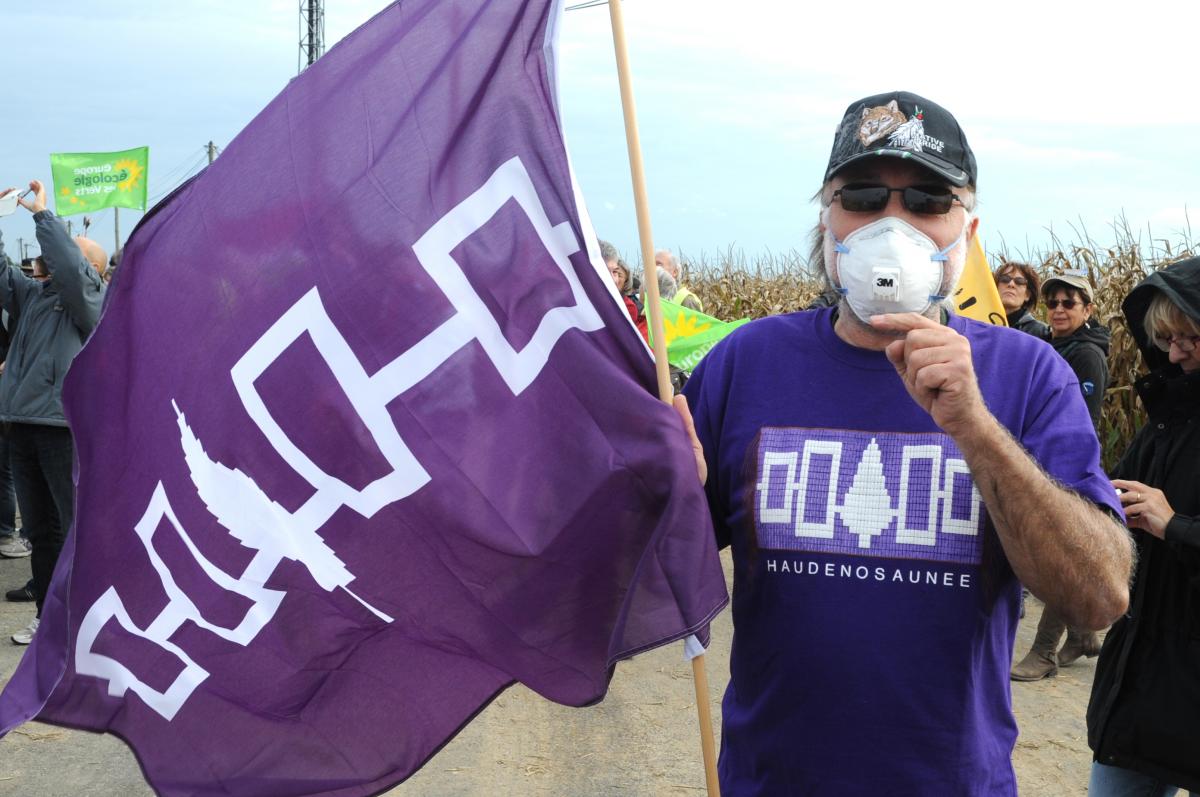 Drapeau Iroquois ou Haudenosaunee Cinq Nations Canada