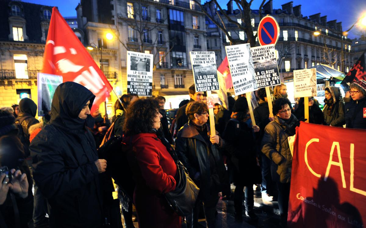 Devant lambassade dArgentine rassemblement pour lacquittement des travailleurs de Las Heras