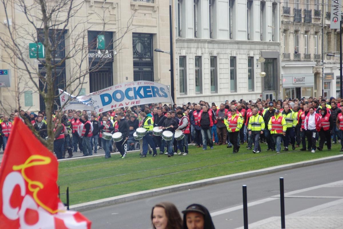 cortége des dockers et personnel du port du Havre