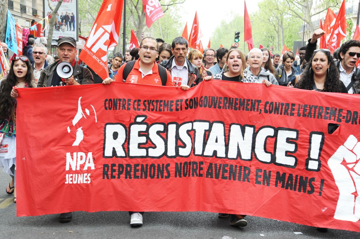 Tête du cortège Npa en fin de manifestation à Nation Resistance!