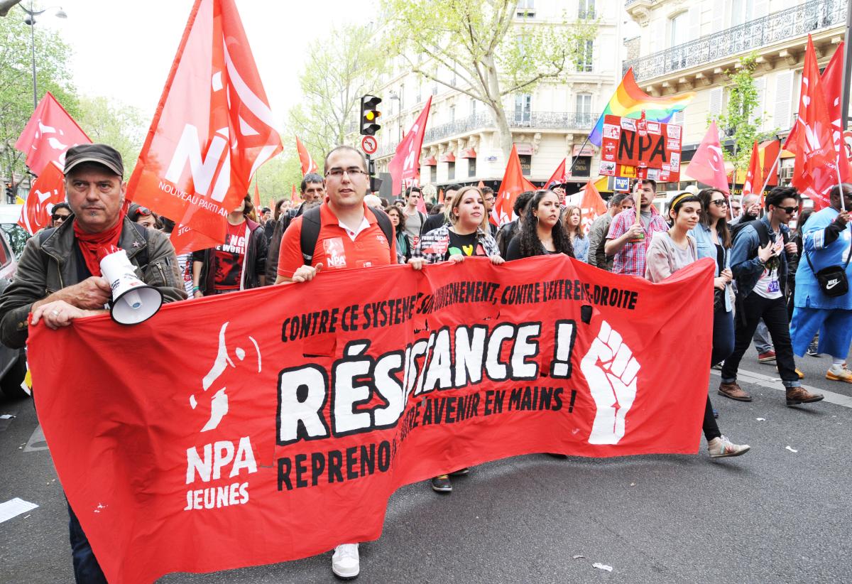 Tête du cortège Npa en fin de manifestation à Nation Resistance!