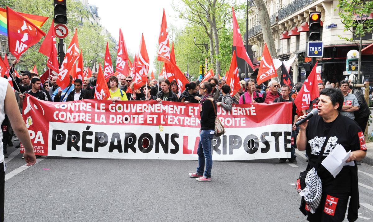 Tête du cortège Npa en fin de manifestation à Nation Préparons la Riposte