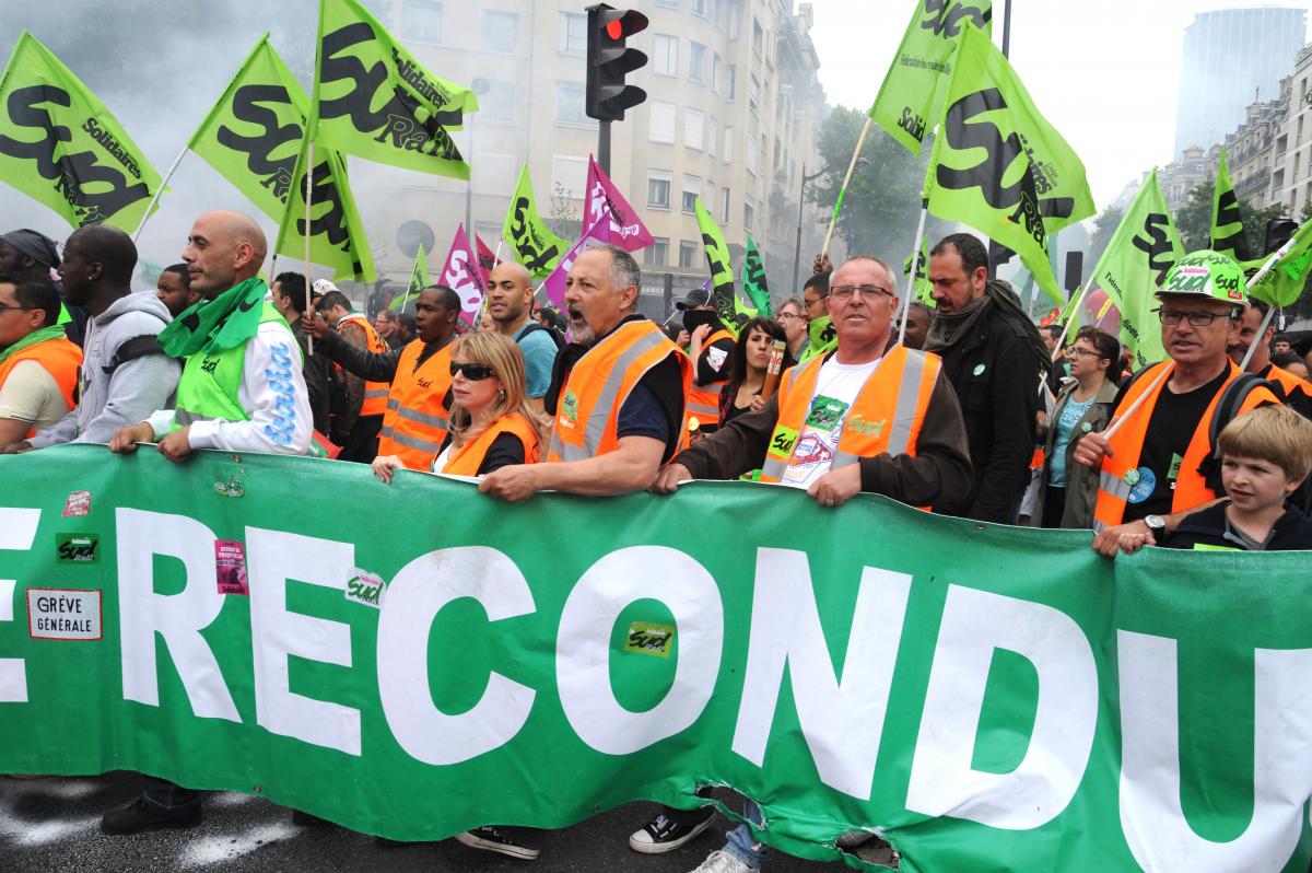 Syndicalistes Sud Rail en grève