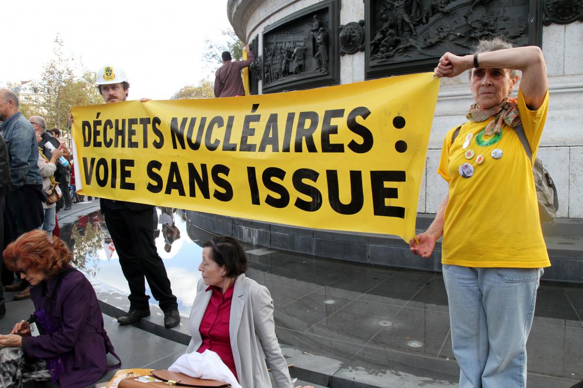 Banderole Déchets nucléaires voie sans issue