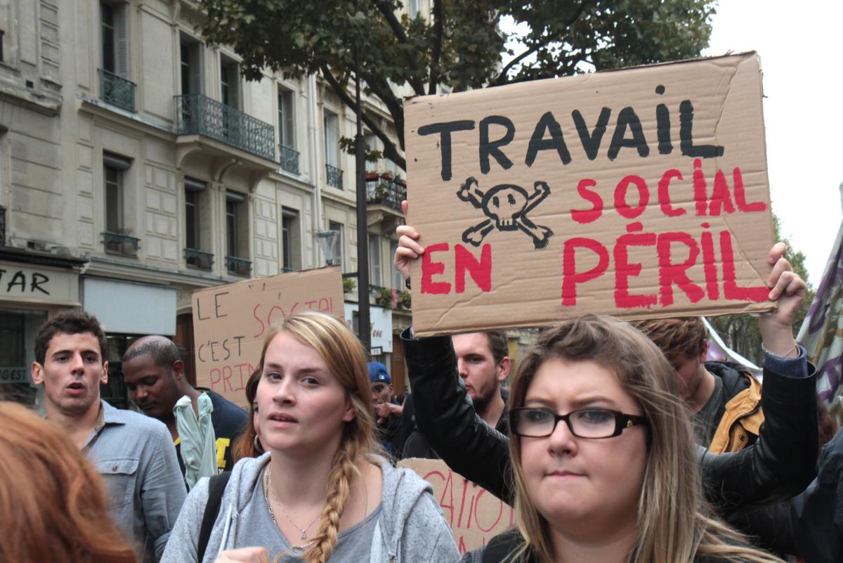 Pancarte Travail social en péril