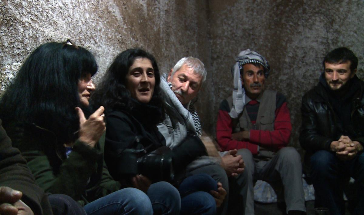 Discussion avec les Kurdes venus de toutes les parties du Kurdistan Turc avec les membres de la délégation Française du NPA