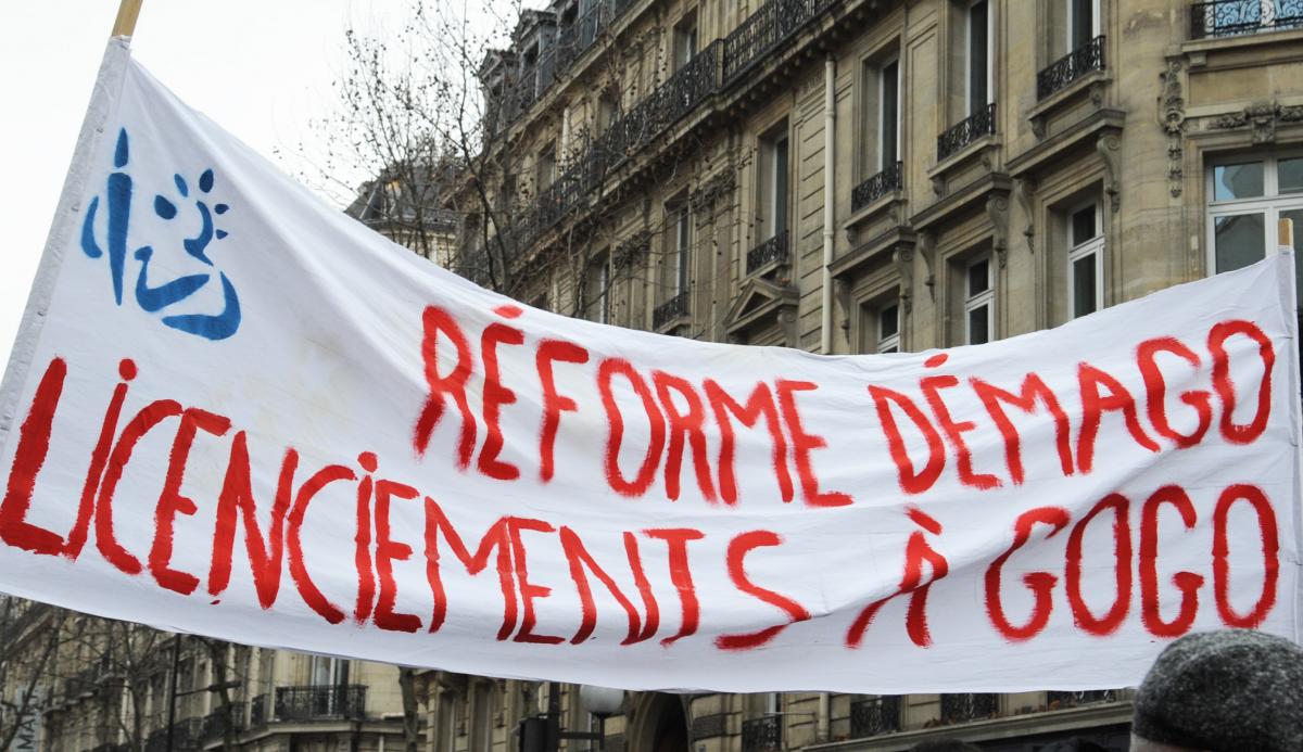 Banderole Réforme démago licenciements à Gogo