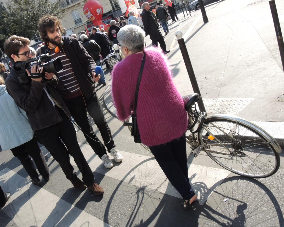 Interview femme retraitée revendiquent la fin du gel des pensions et leur indexation sur lévolution des salaires.