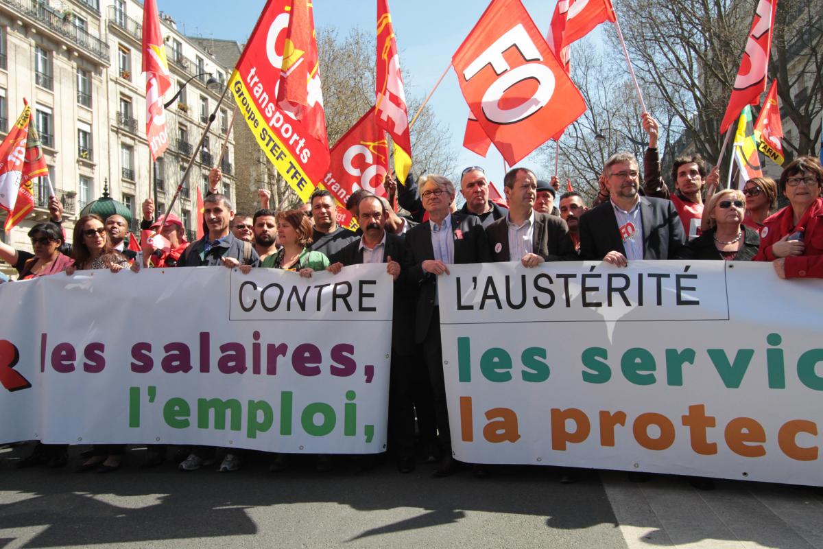 Tête du cortège avec banderole