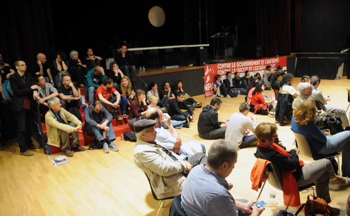 Salle à la 4em Fête Anticapitaliste du Npa salle Olympe de Gouges Paris