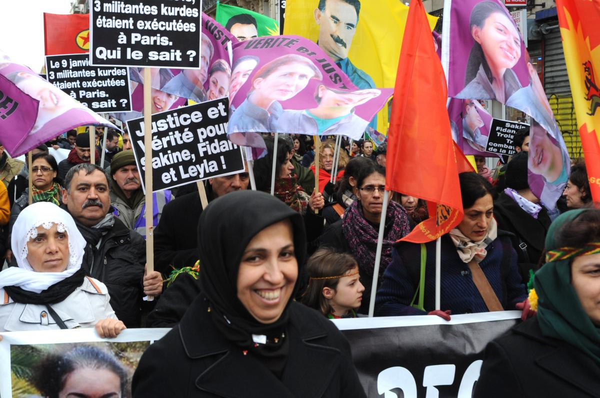 Militantes Kurde Vérité et justice pour Sakine, Rojbîn et Leyla, militantes kurdes assassinées à Paris