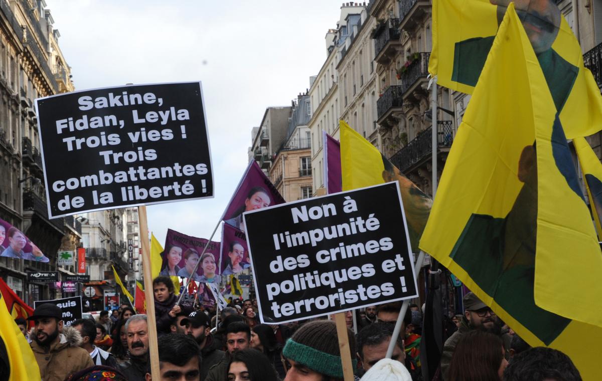 Pancarte Non à l'impunité des crimes politiques et terroristes
