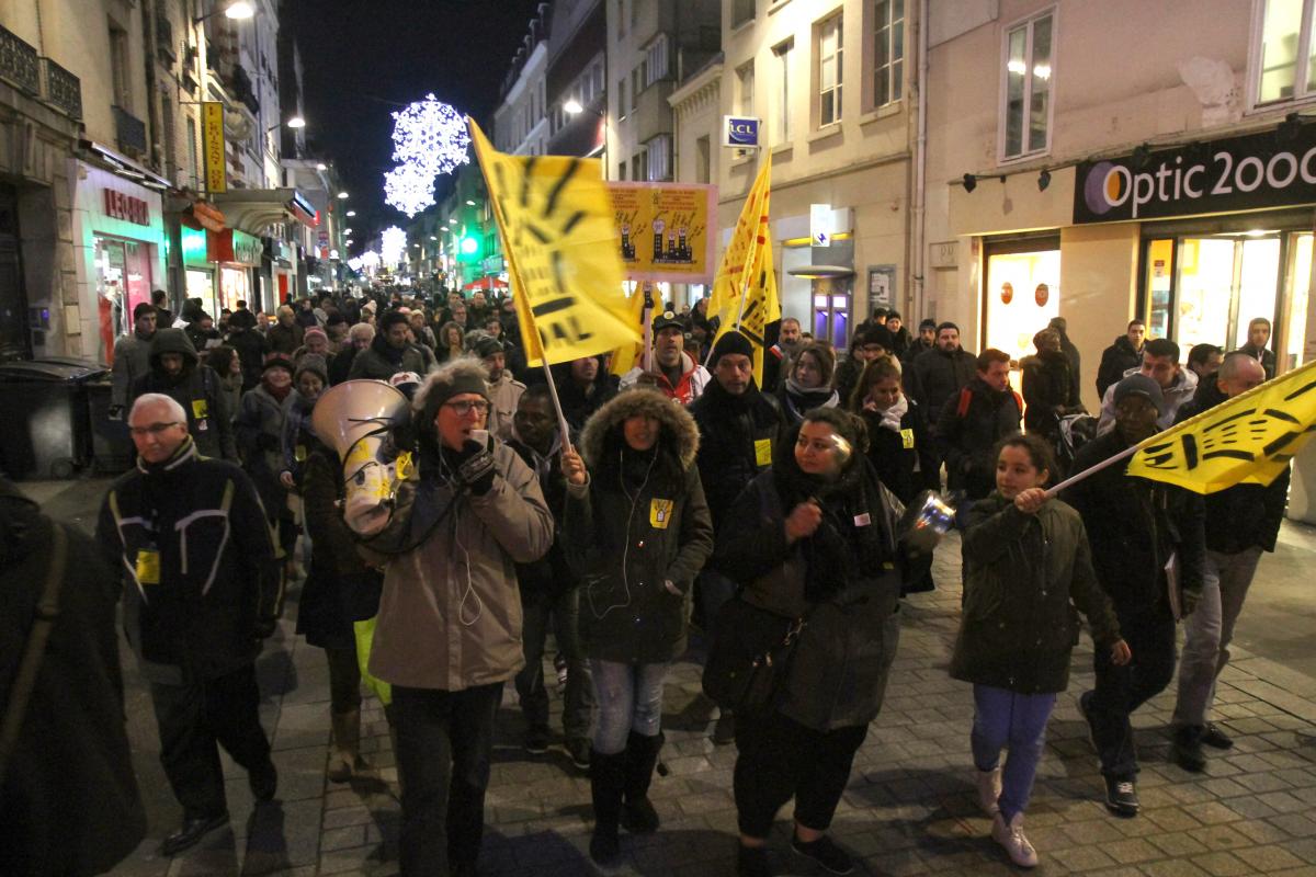 Manifestation dans le centre ville de Saint-Denis