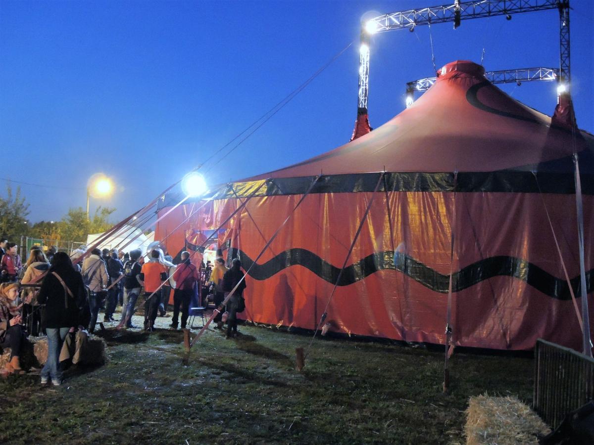 Chapiteau Prix libre au Festival de Soutien à Sur Les Pointes www.surlespointes.fr