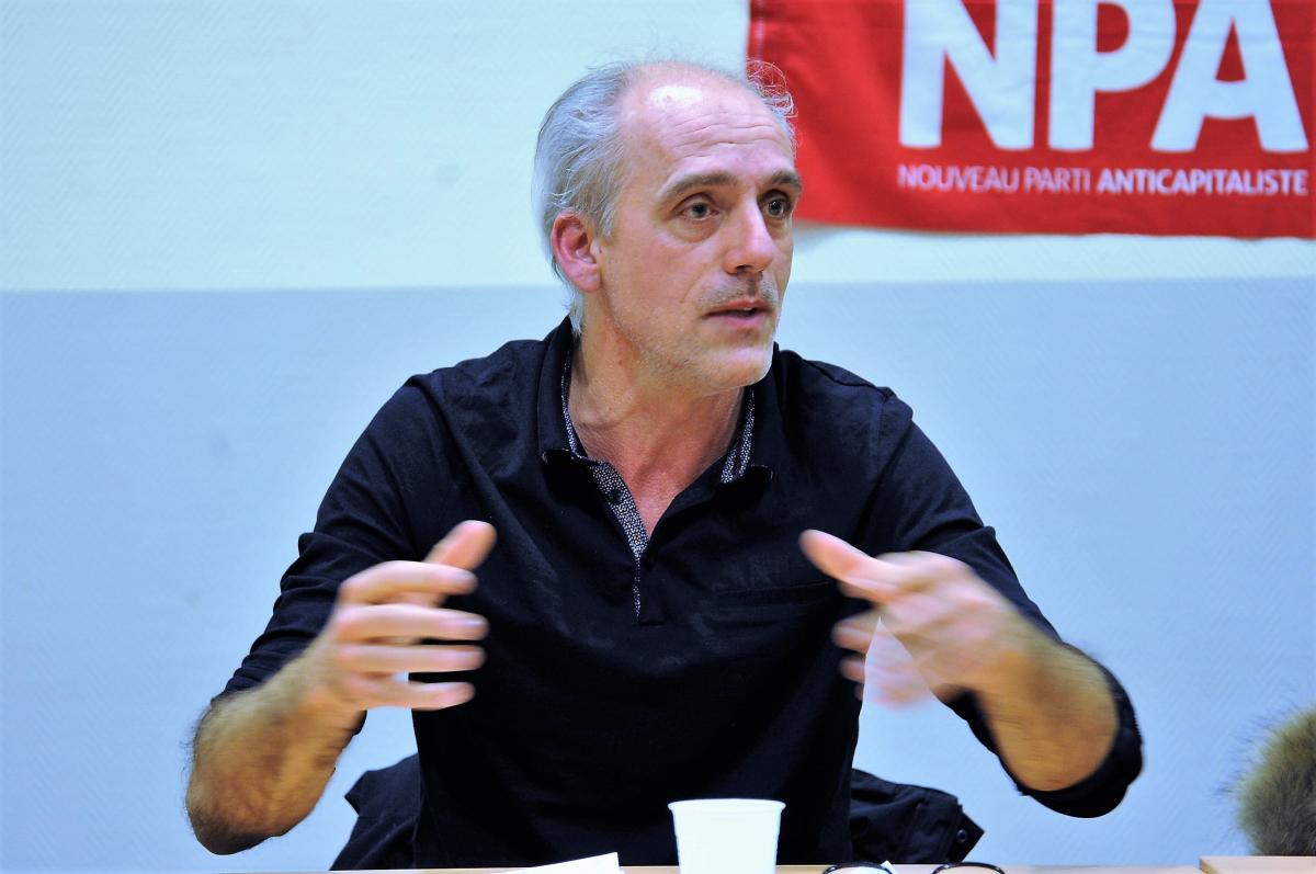 P POUTOU Candidat anticapitaliste meeting Evry Essonne